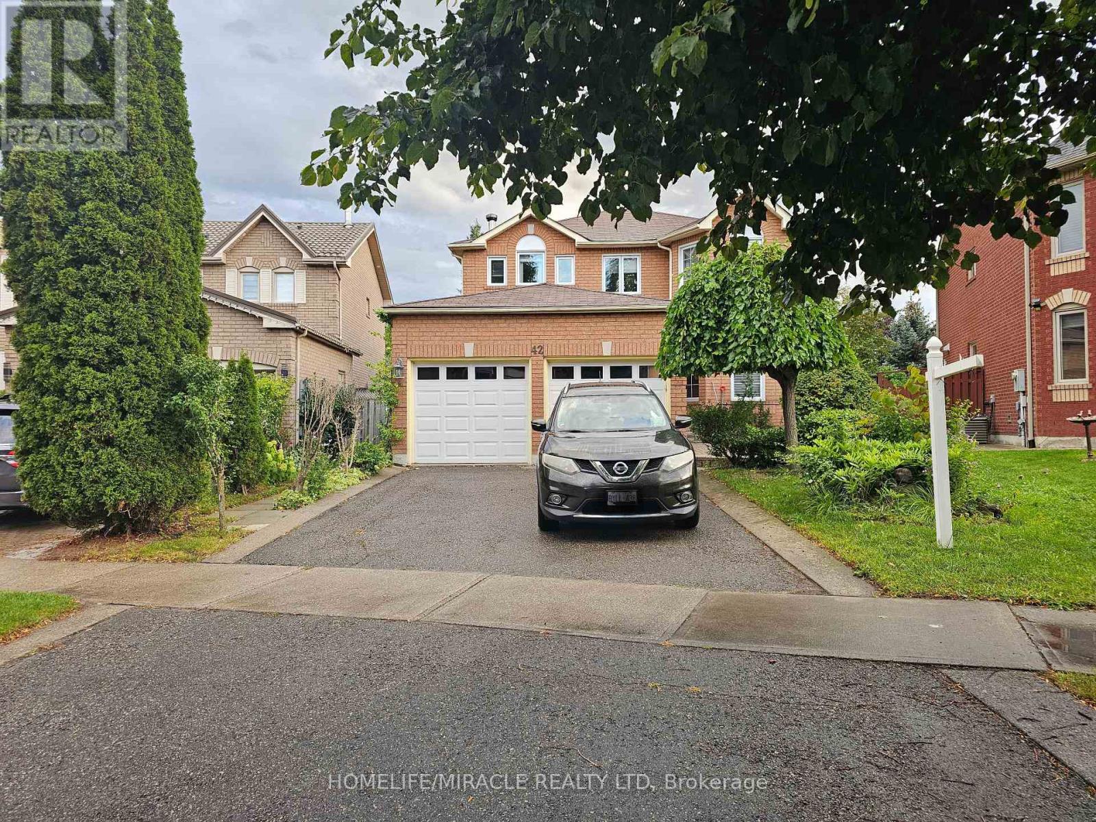 42 Porteous Circle, Brampton, Ontario  L6S 5C3 - Photo 2 - W13793888