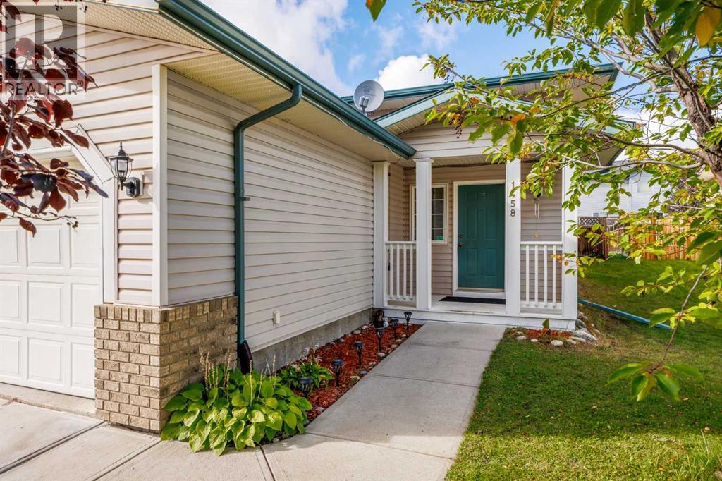1458 Smith Avenue, Crossfield, Alberta
