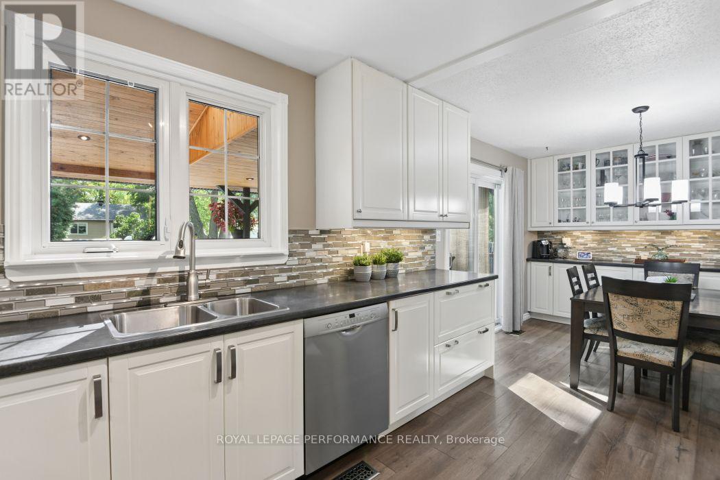 4 Winchester Drive, Ottawa, Ontario  K2L 2C9 - Photo 11 - X13799394