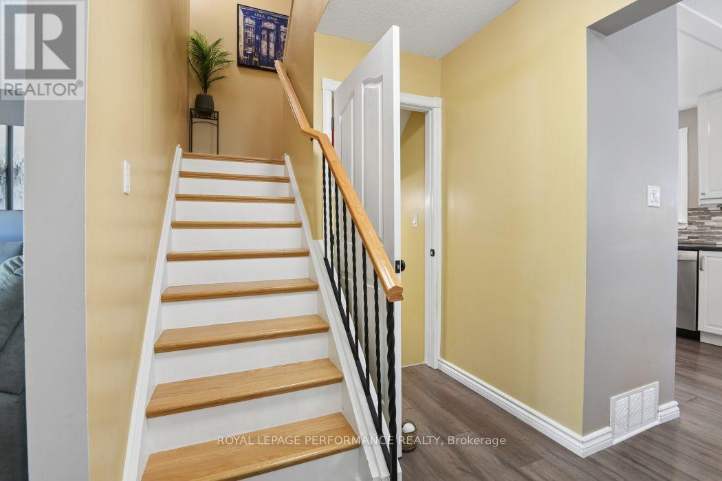 4 Winchester Drive, Ottawa, Ontario  K2L 2C9 - Photo 4 - X13799394