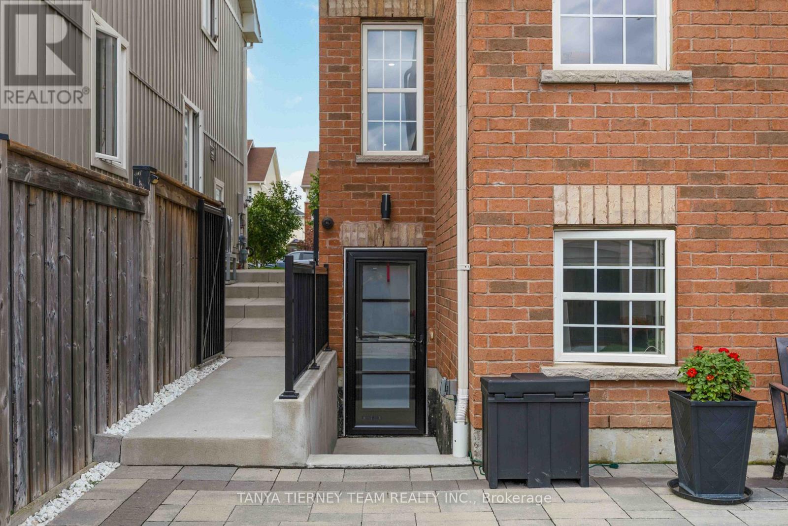 96 Mildenhall Place, Whitby, Ontario  L1M 0E4 - Photo 27 - E13799304