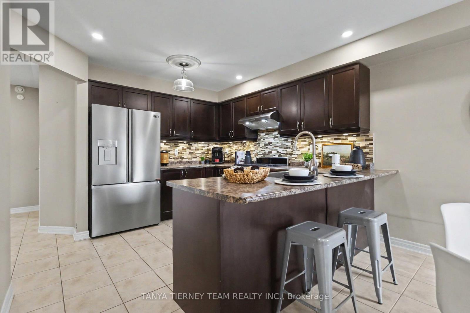 96 Mildenhall Place, Whitby, Ontario  L1M 0E4 - Photo 7 - E13799304