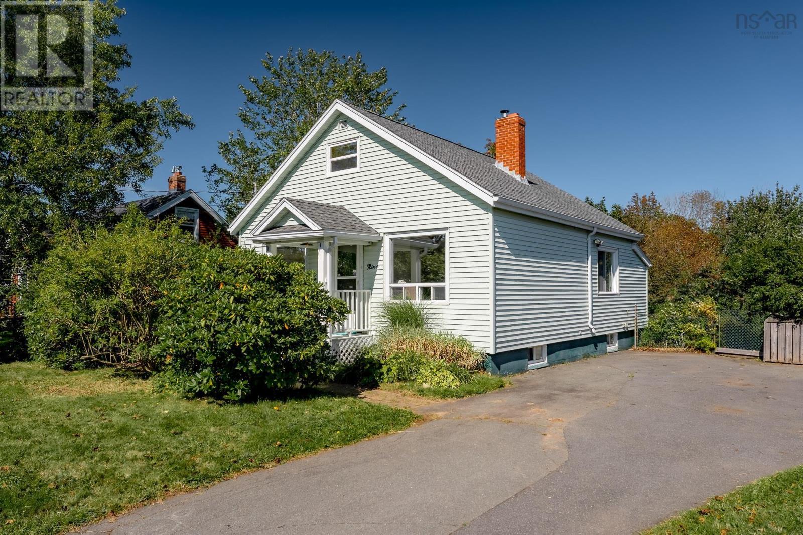 9 Chestnut Lane, Dartmouth, Nova Scotia  B2Y 3X1 - Photo 1 - 202623641