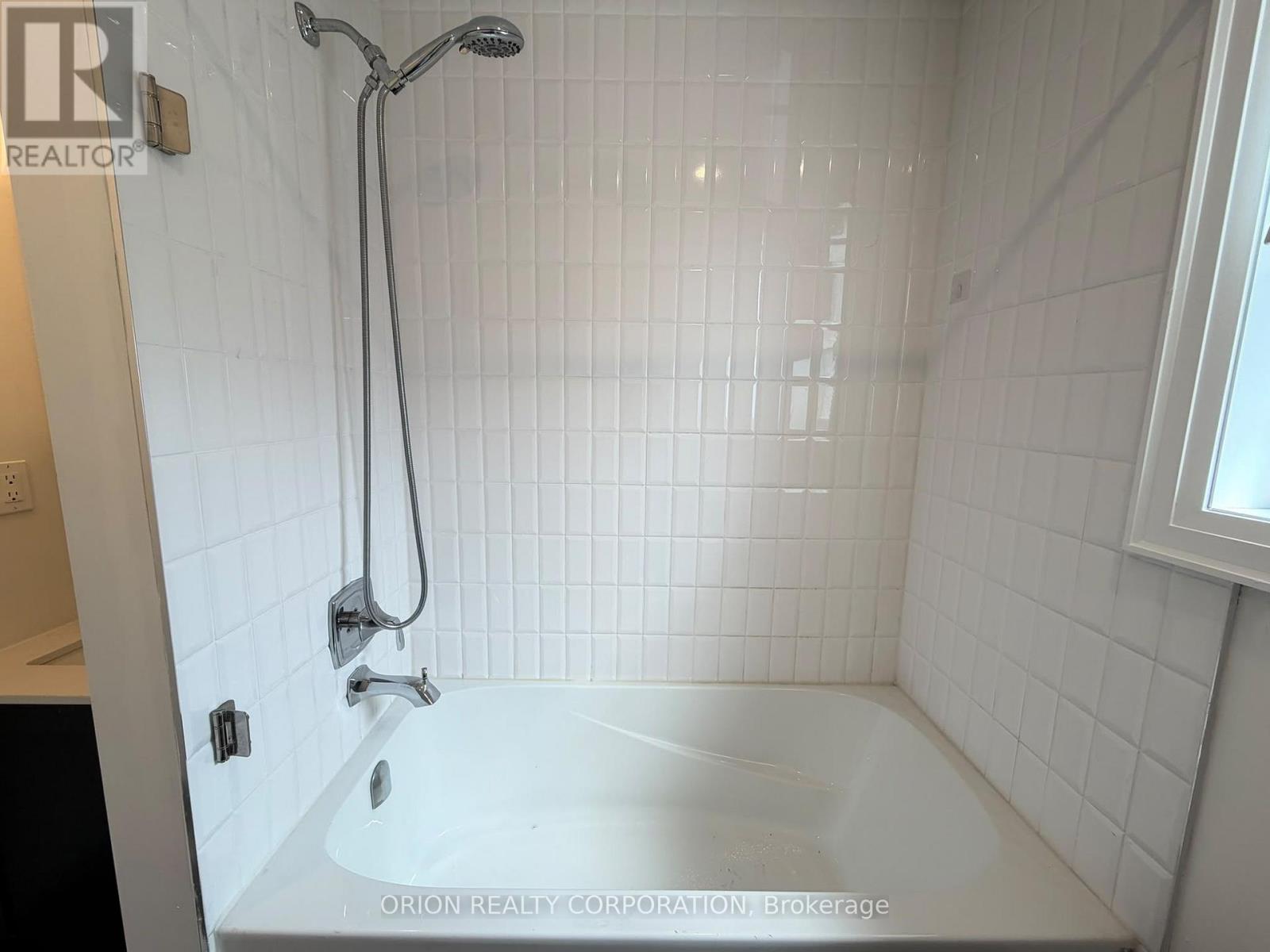 1016 Haig Boulevard, Mississauga, Ontario L5E 2M5 - Photo 17 - W13799348