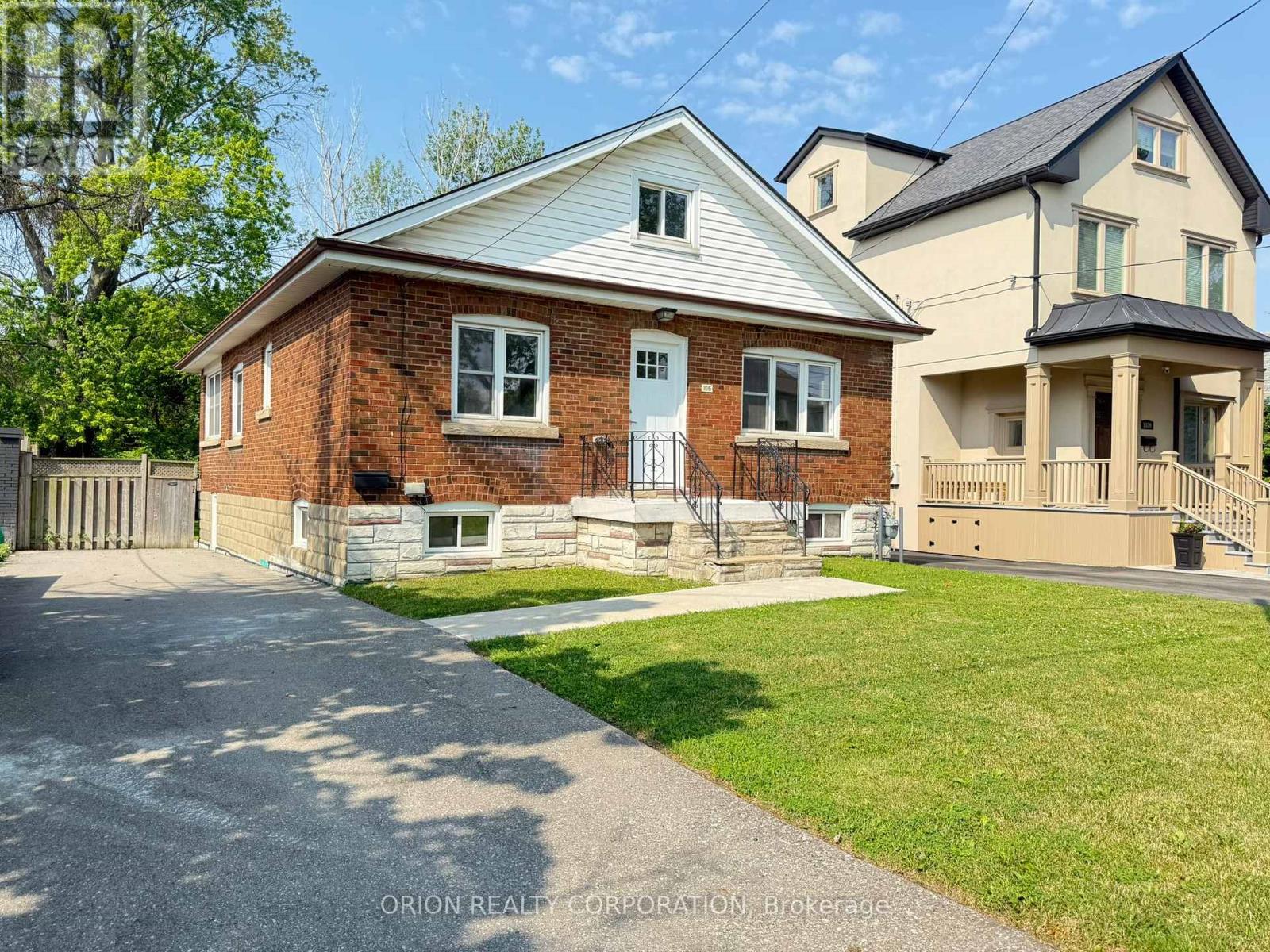 1016 Haig Boulevard, Mississauga, Ontario L5E 2M5 - Photo 2 - W13799348