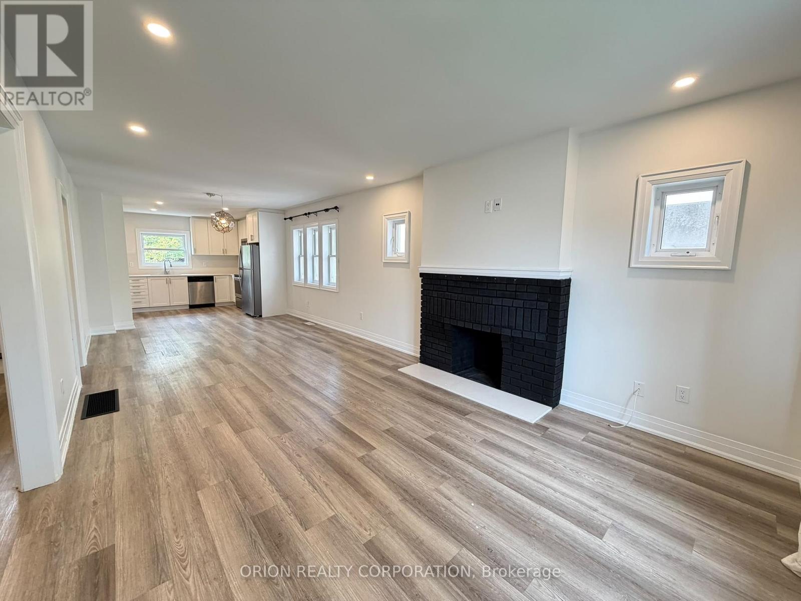 1016 Haig Boulevard, Mississauga, Ontario L5E 2M5 - Photo 4 - W13799348