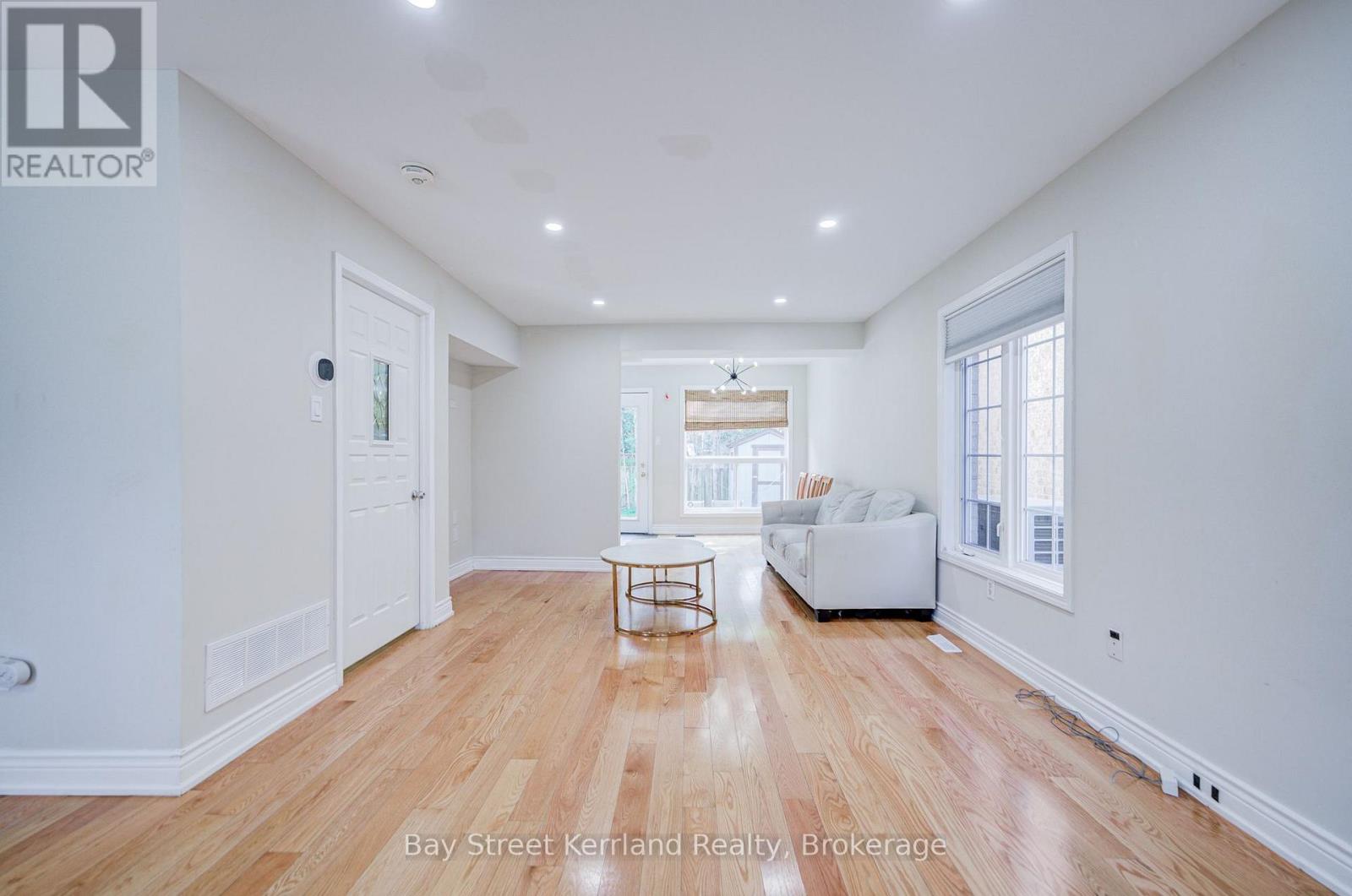 2320 Proudfoot Trail, Oakville, Ontario  L6M 3Y2 - Photo 4 - W13799358