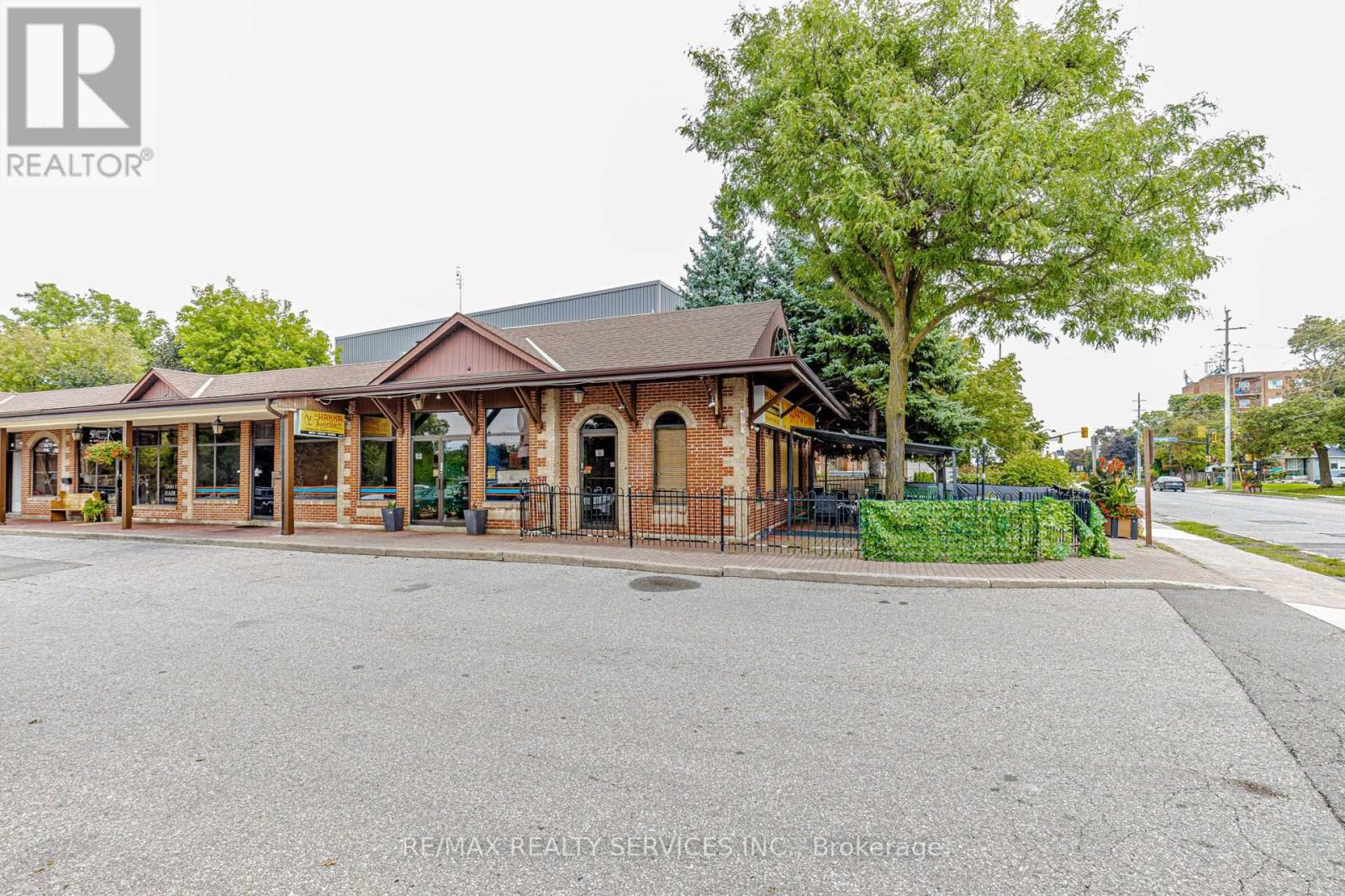 63 QUEEN STREET S, Mississauga, Ontario