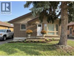27 WINSLOW Drive, Kitchener, Ontario