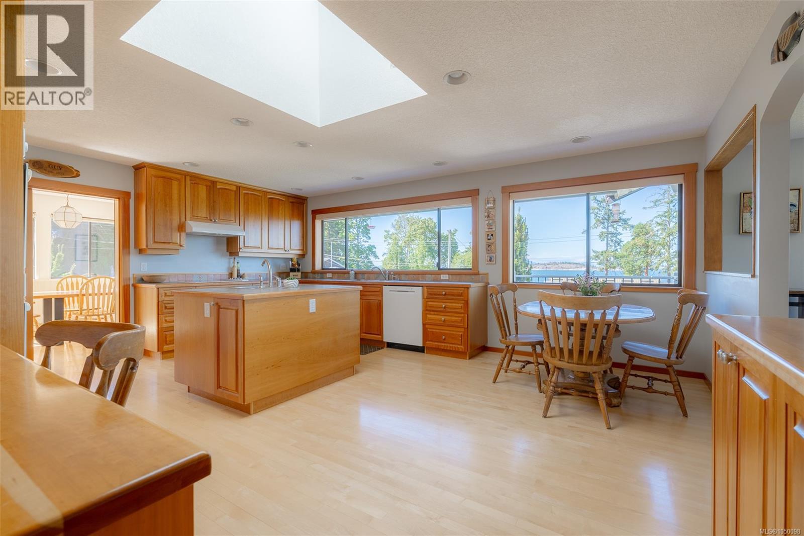 7115 Huddlestone Rd, Lantzville, British Columbia  V0R 2H0 - Photo 7 - 1050098