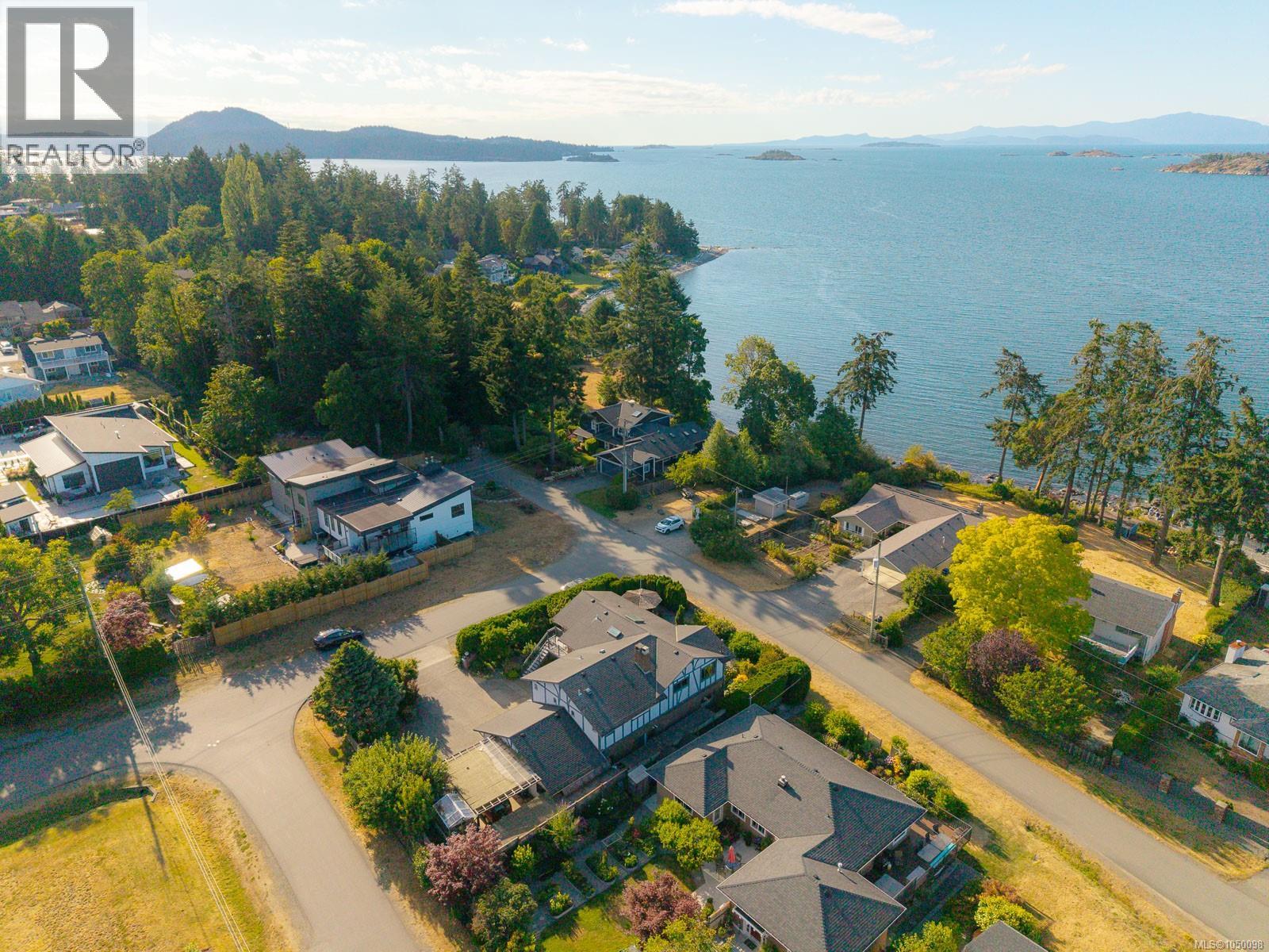 7115 Huddlestone Rd, Lantzville, British Columbia  V0R 2H0 - Photo 2 - 1050098