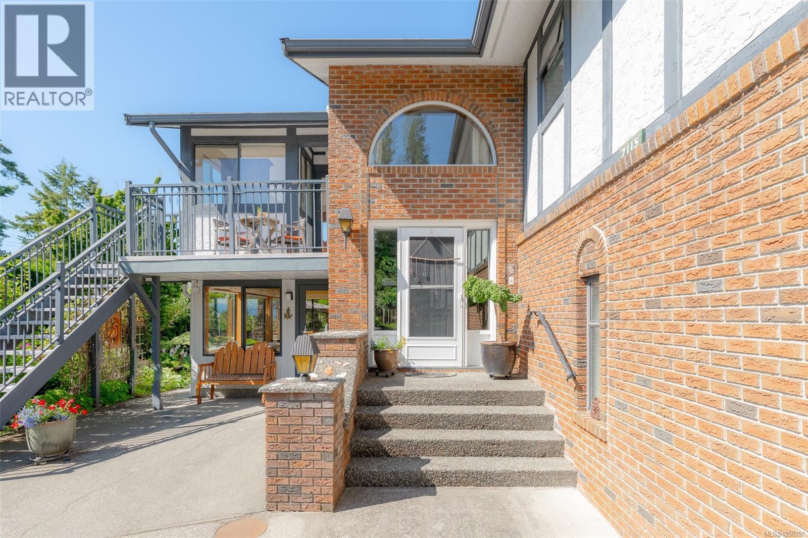 7115 Huddlestone Rd, Lantzville, British Columbia  V0R 2H0 - Photo 4 - 1050098