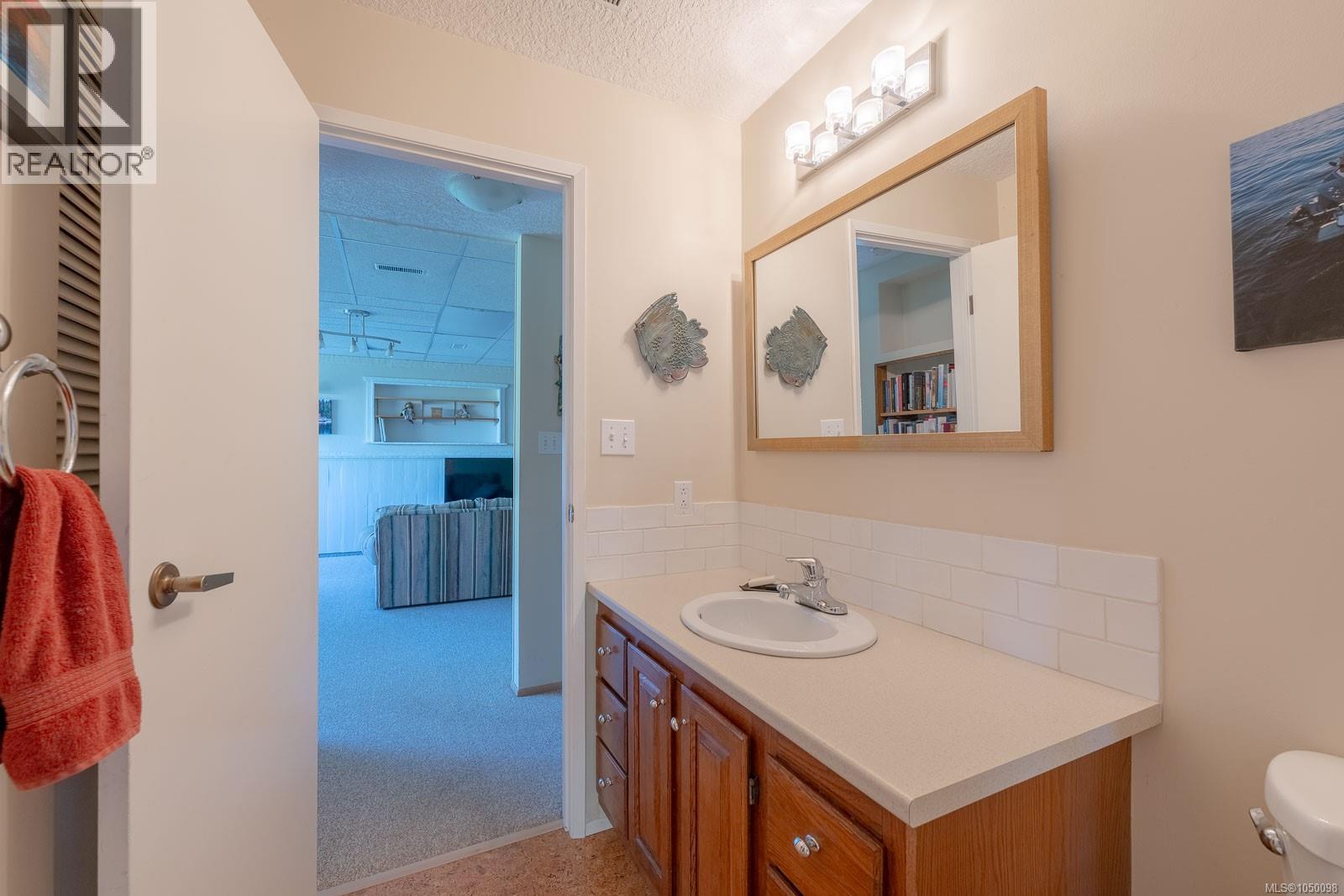 7115 Huddlestone Rd, Lantzville, British Columbia  V0R 2H0 - Photo 27 - 1050098