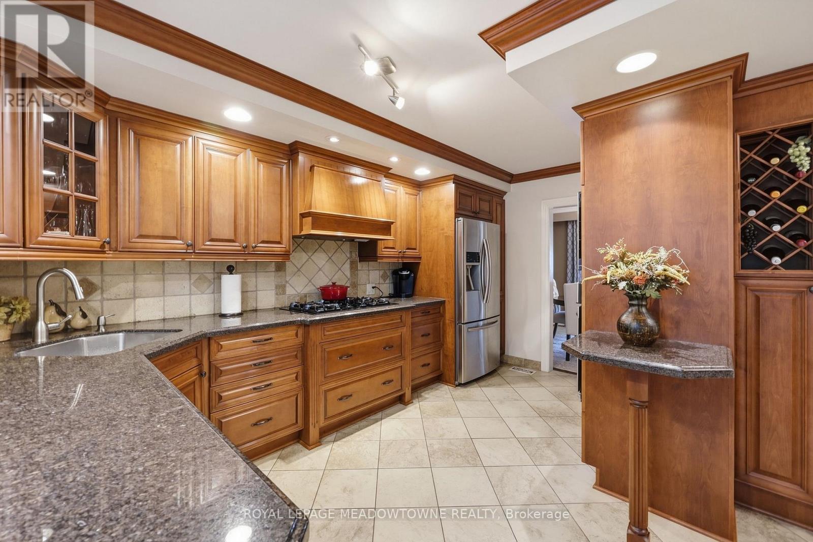 12 Cheltenham Court, Brampton, Ontario  L6W 1J3 - Photo 12 - W13796120
