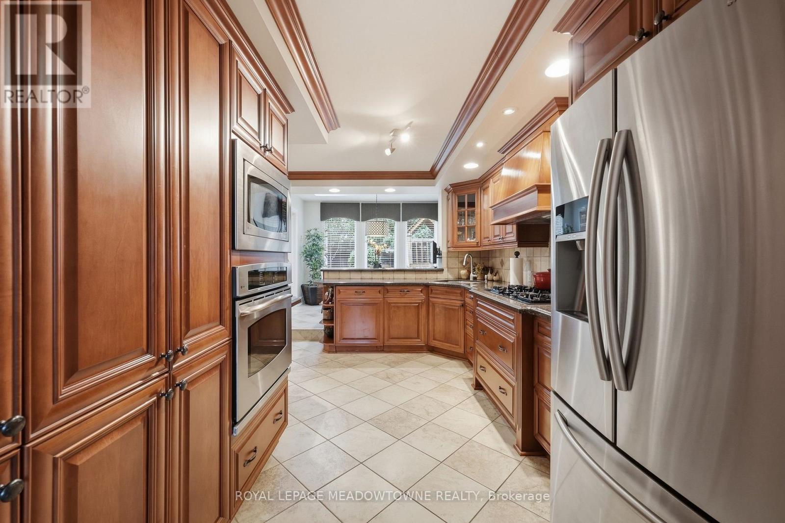 12 Cheltenham Court, Brampton, Ontario  L6W 1J3 - Photo 11 - W13796120