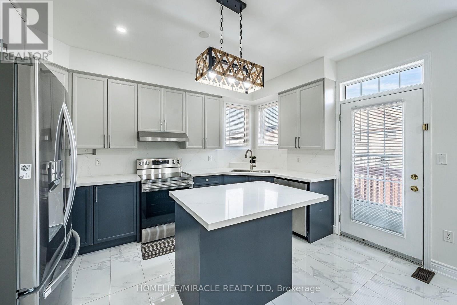 354 Panhellenic Drive, Mississauga, Ontario  L5W 0B9 - Photo 13 - W13798134