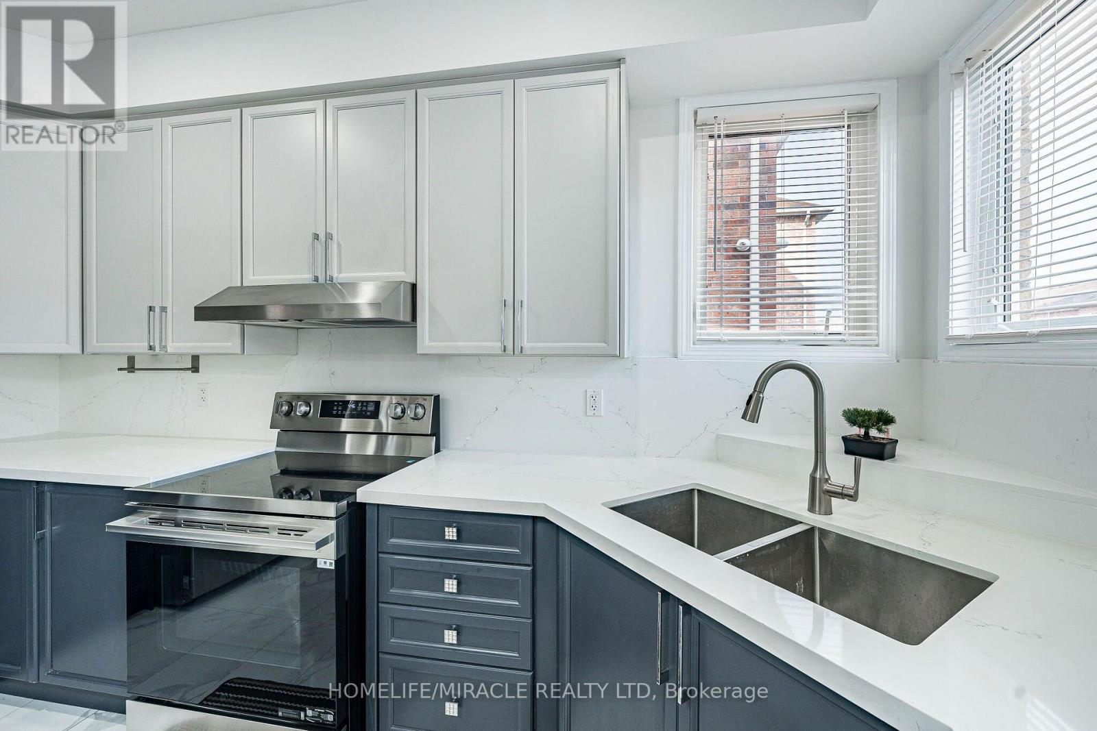 354 Panhellenic Drive, Mississauga, Ontario  L5W 0B9 - Photo 14 - W13798134