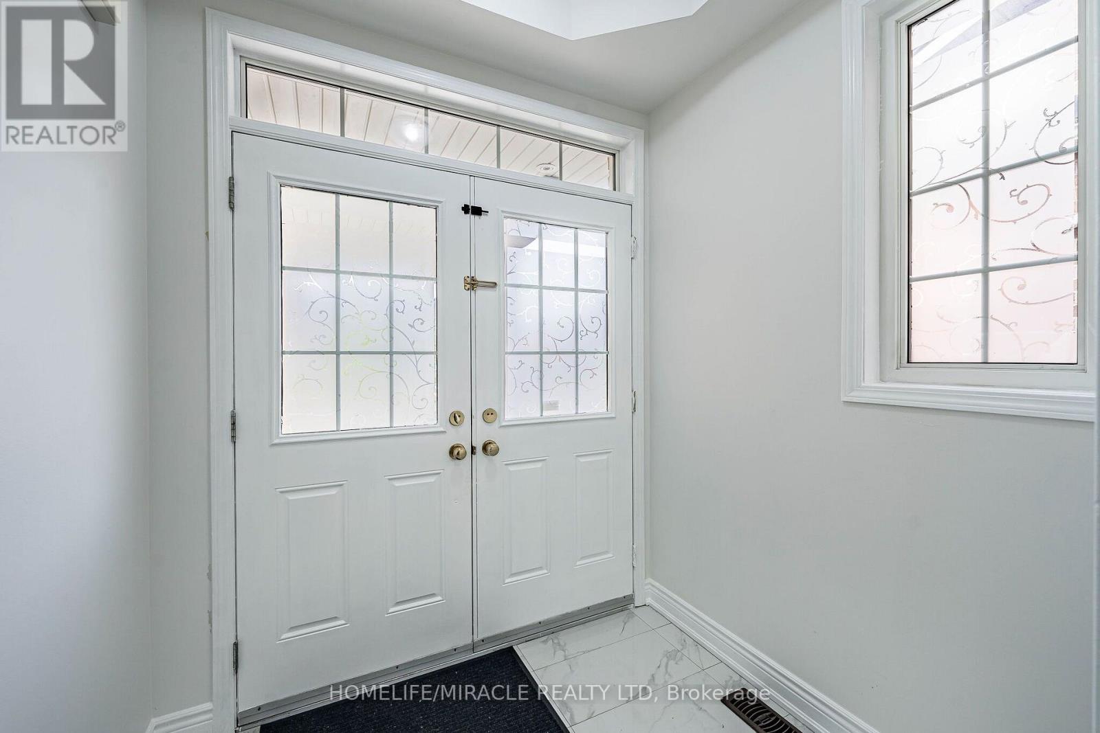 354 Panhellenic Drive, Mississauga, Ontario  L5W 0B9 - Photo 4 - W13798134