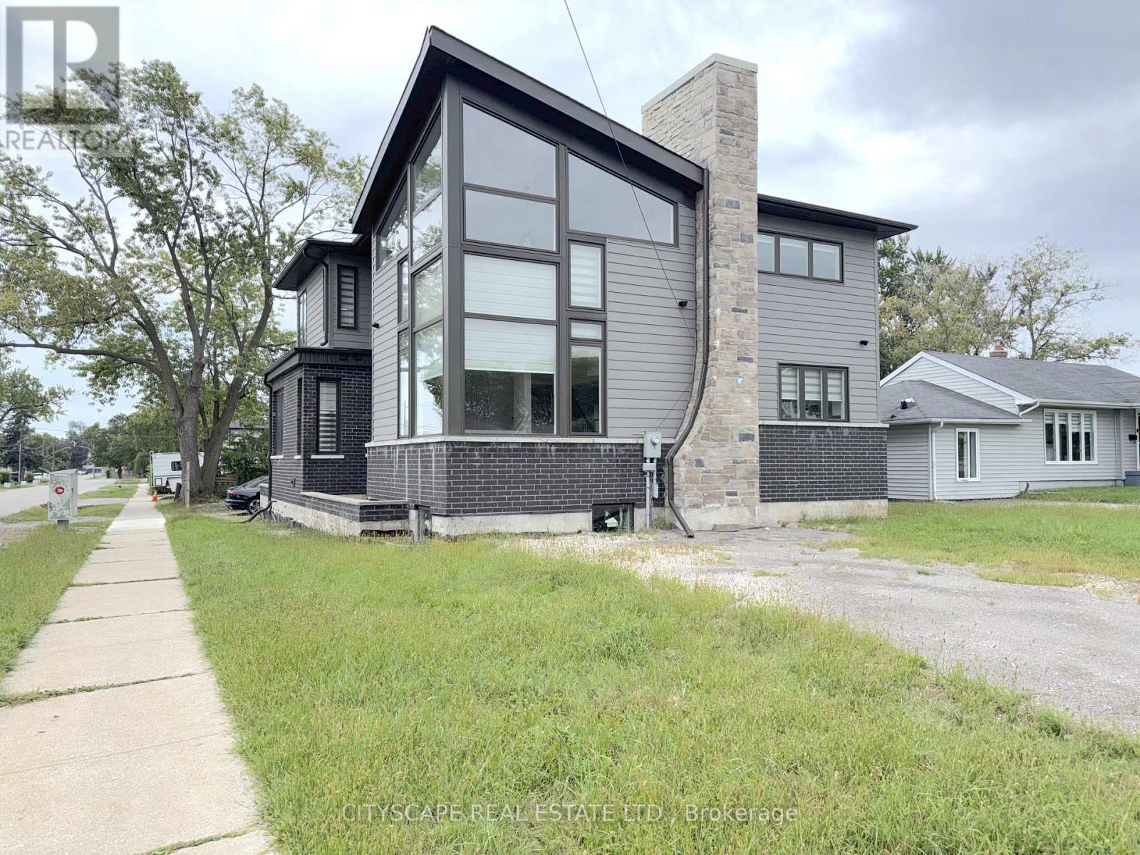 204 Mary Street, Oakville, Ontario  L6K 1S4 - Photo 2 - W13797354