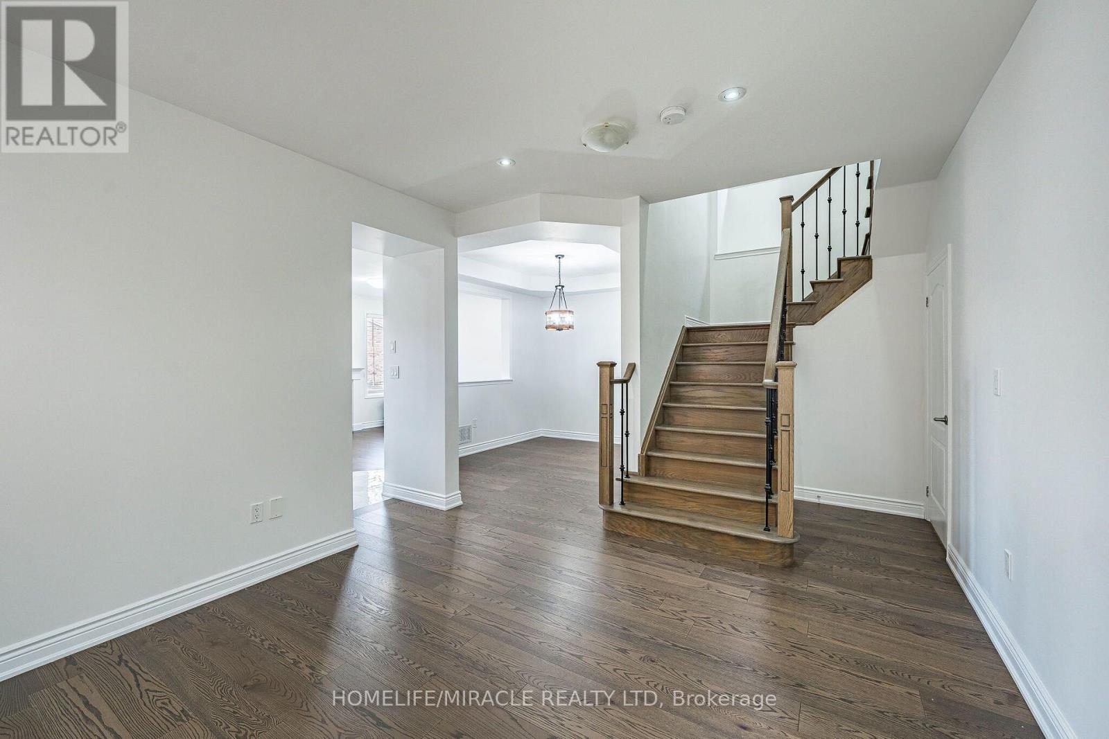 354 Panhellenic Drive, Mississauga, Ontario  L5W 0B9 - Photo 5 - W13798134