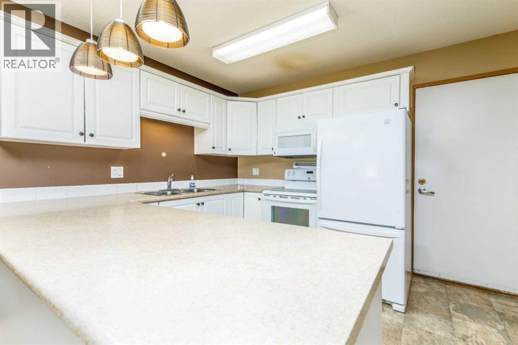 38, 2821 Botterill Crescent, Red Deer, Alberta  T4R 2E5 - Photo 8 - A2330010