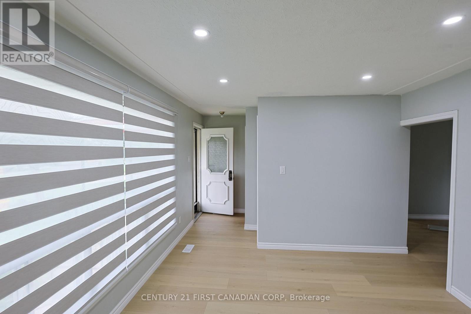 Upper - 268 Burlington Crescent, London South, Ontario  N5Z 3G5 - Photo 7 - X13799680