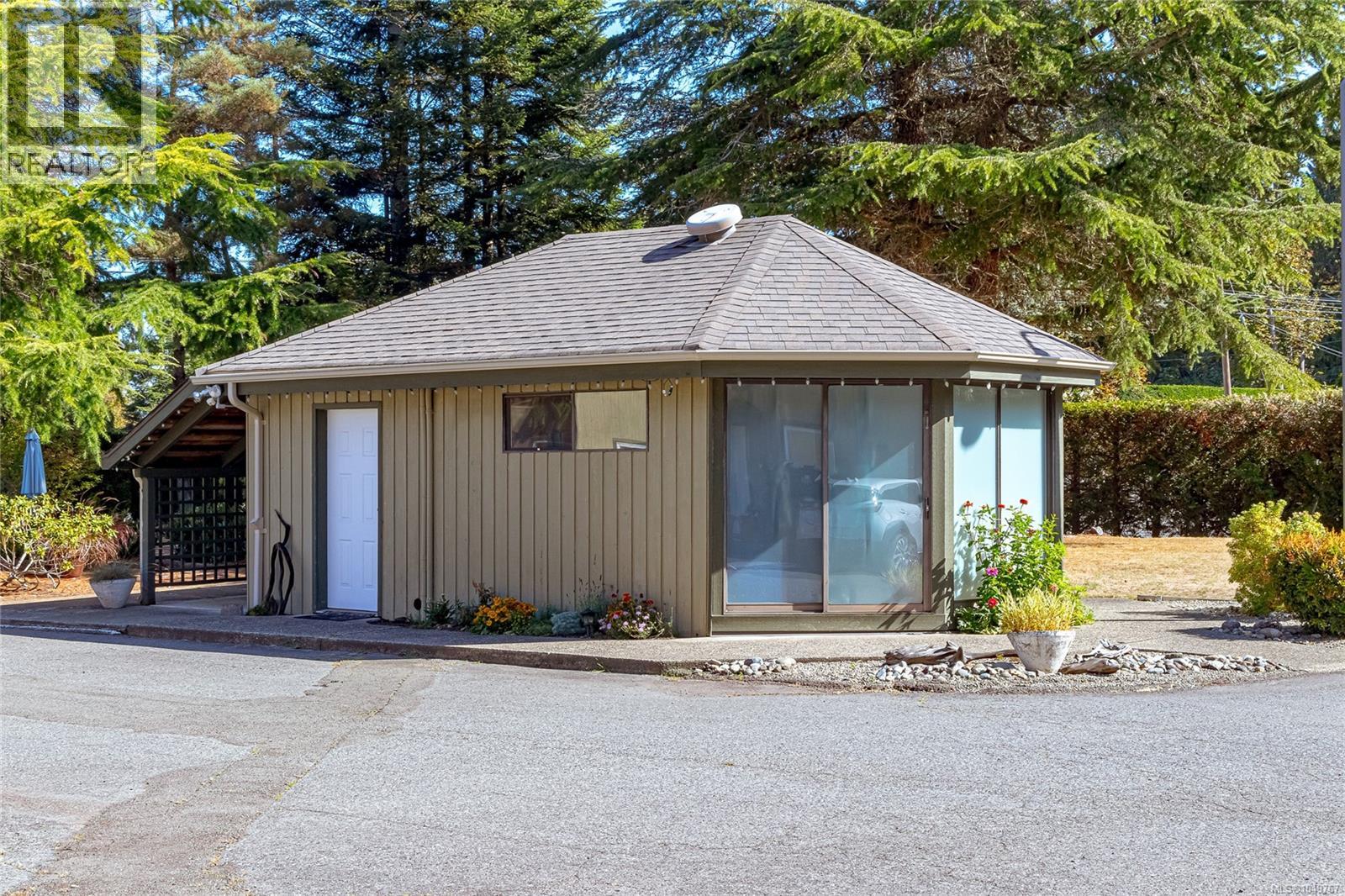 8 3350 Island Hwy W, Qualicum Beach, British Columbia V9K 2S2 - Photo 30 - 1049767