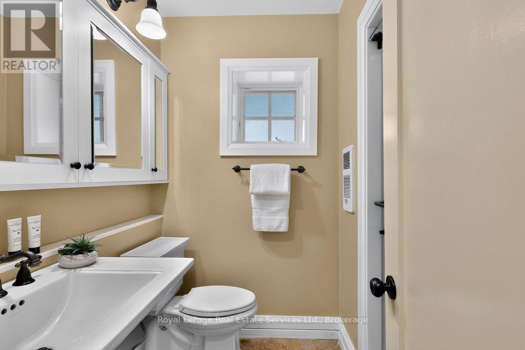 300 Lake Promenade, Toronto, Ontario  M8W 1B4 - Photo 23 - W13799608