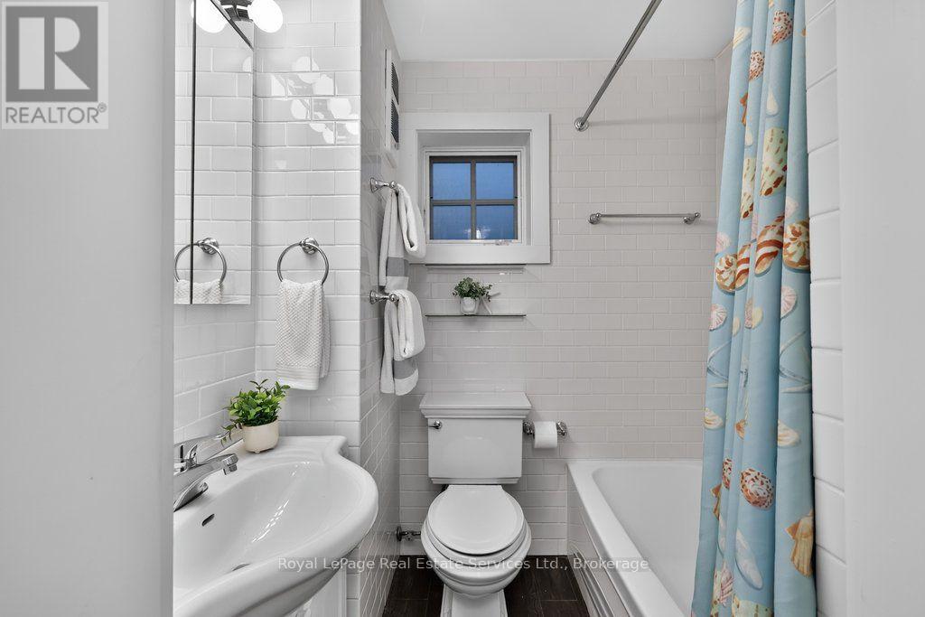 300 Lake Promenade, Toronto, Ontario  M8W 1B4 - Photo 41 - W13799608