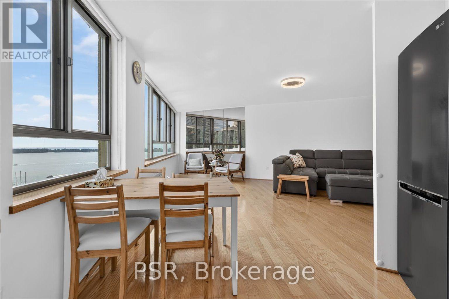 2106 - 270 Queens Quay W, Toronto, Ontario  M5J 2N4 - Photo 13 - C13799566