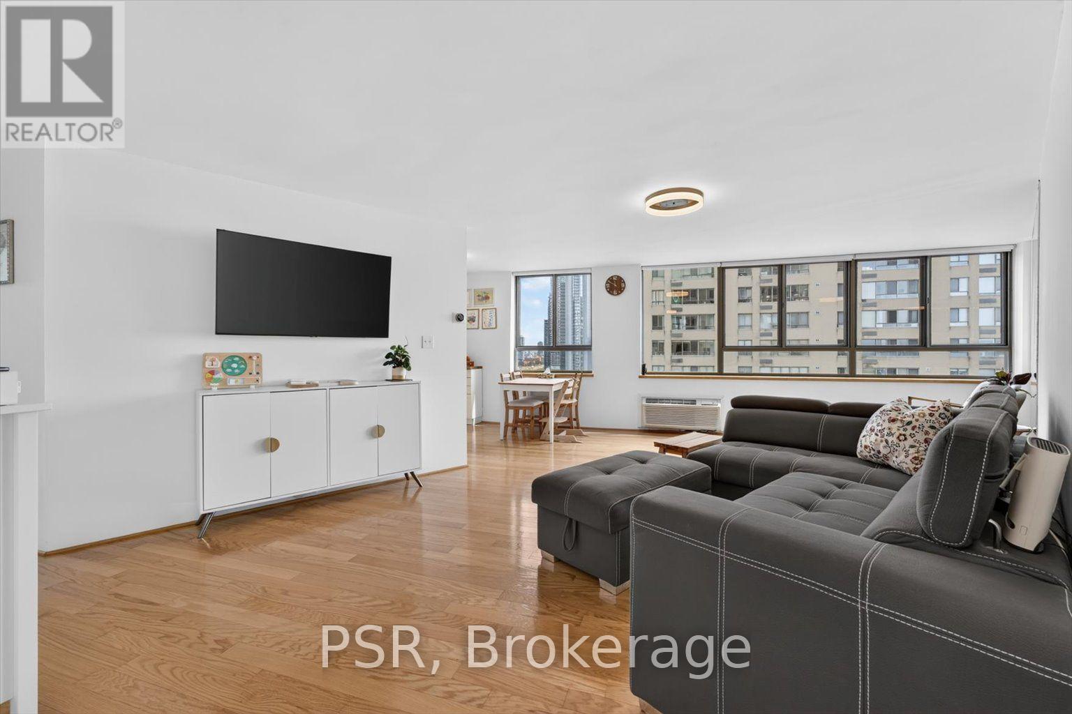 2106 - 270 Queens Quay W, Toronto, Ontario  M5J 2N4 - Photo 6 - C13799566