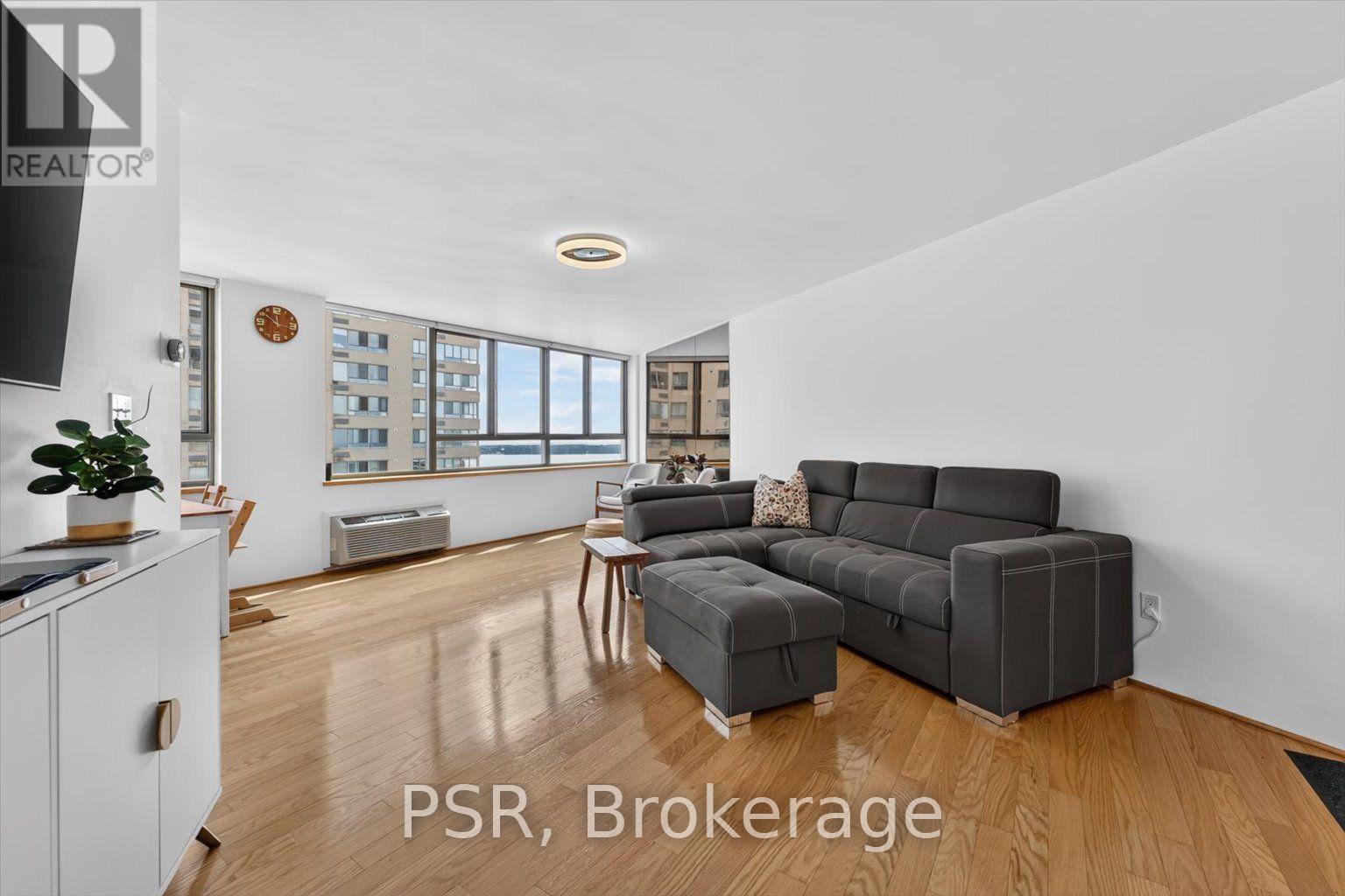 2106 - 270 Queens Quay W, Toronto, Ontario  M5J 2N4 - Photo 8 - C13799566