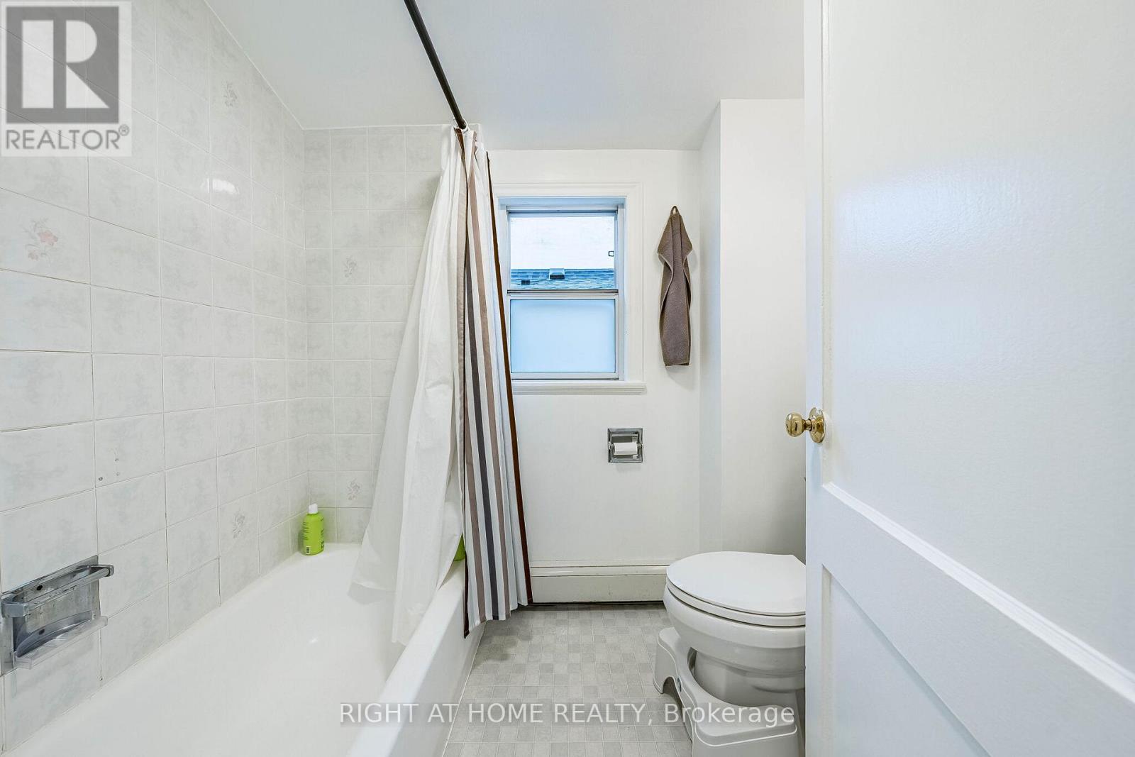 8 Savoy Avenue, Toronto, Ontario  M8W 3X6 - Photo 34 - E13799524