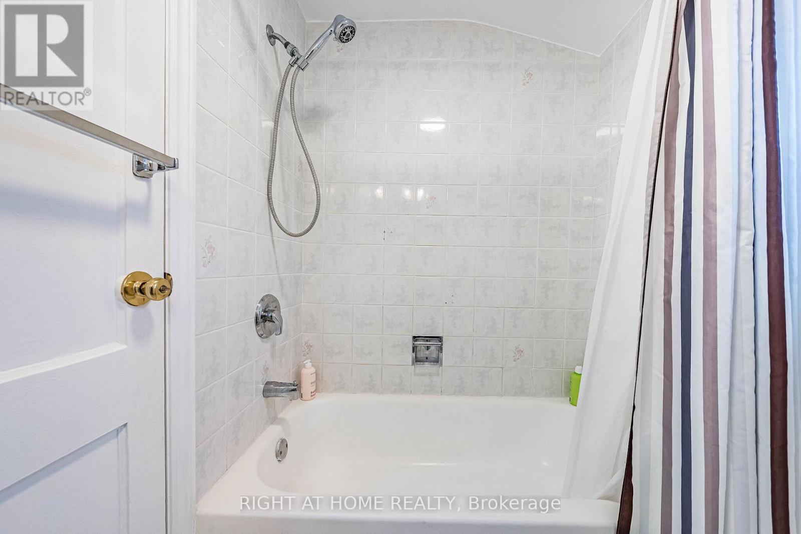 8 Savoy Avenue, Toronto, Ontario  M8W 3X6 - Photo 36 - E13799524