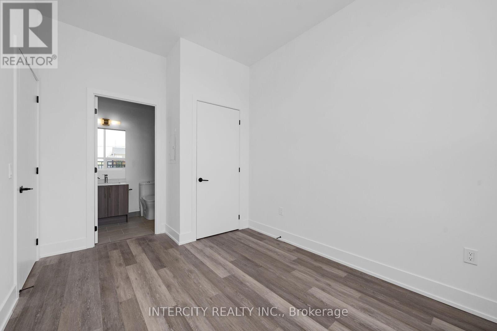 128 - 2075 King Road, King, Ontario  L7B 0R6 - Photo 23 - N13799522