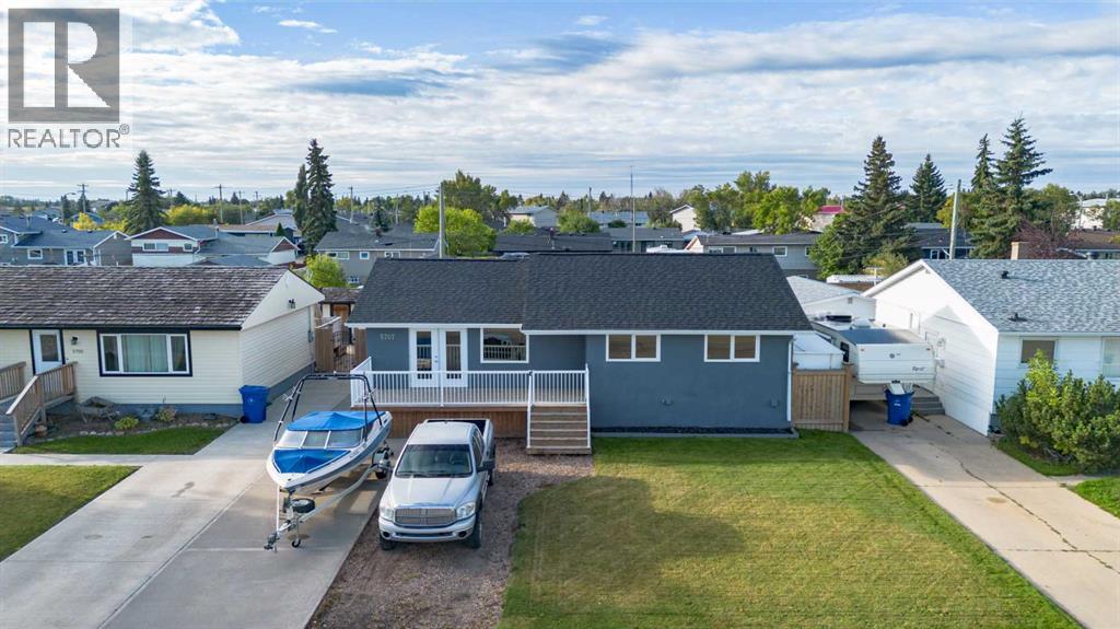 5707 46 Avenue, Stettler, Alberta  T4K 1J2 - Photo 1 - A2345449