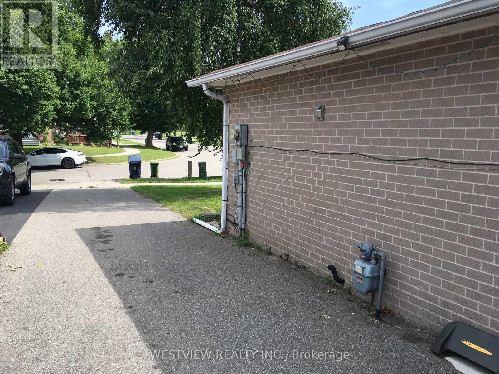 19 Coxworth Crescent, Toronto, Ontario  M1B 1E2 - Photo 4 - E13601616