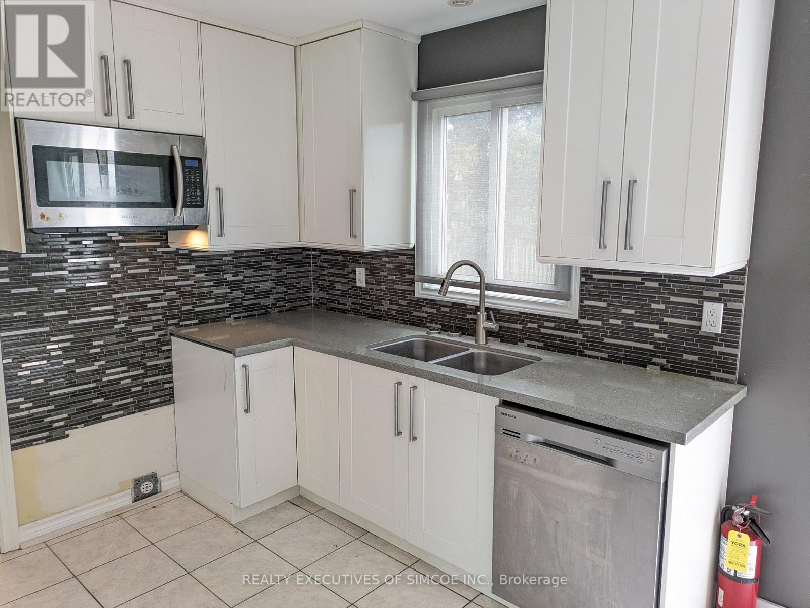 75 James Street, Barrie (Ardagh), Ontario  L4N 6Y2 - Photo 7 - S13799520