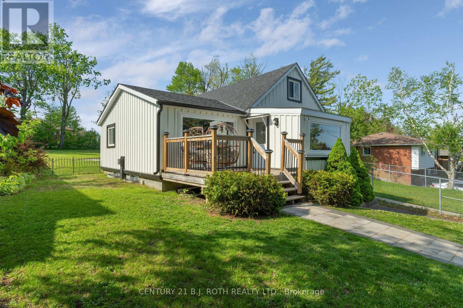 390 Arthur Street, Orillia, Ontario  L3V 3M8 - Photo 2 - S13546356