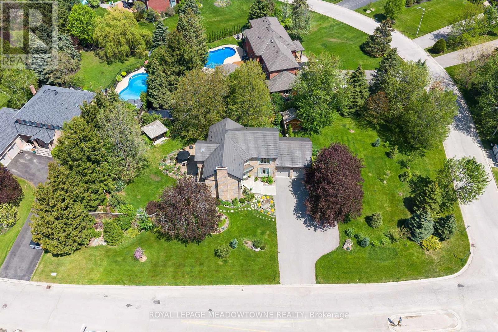 16 Oak Ridge Drive, Halton Hills, Ontario  L7G 5G6 - Photo 4 - W13051972