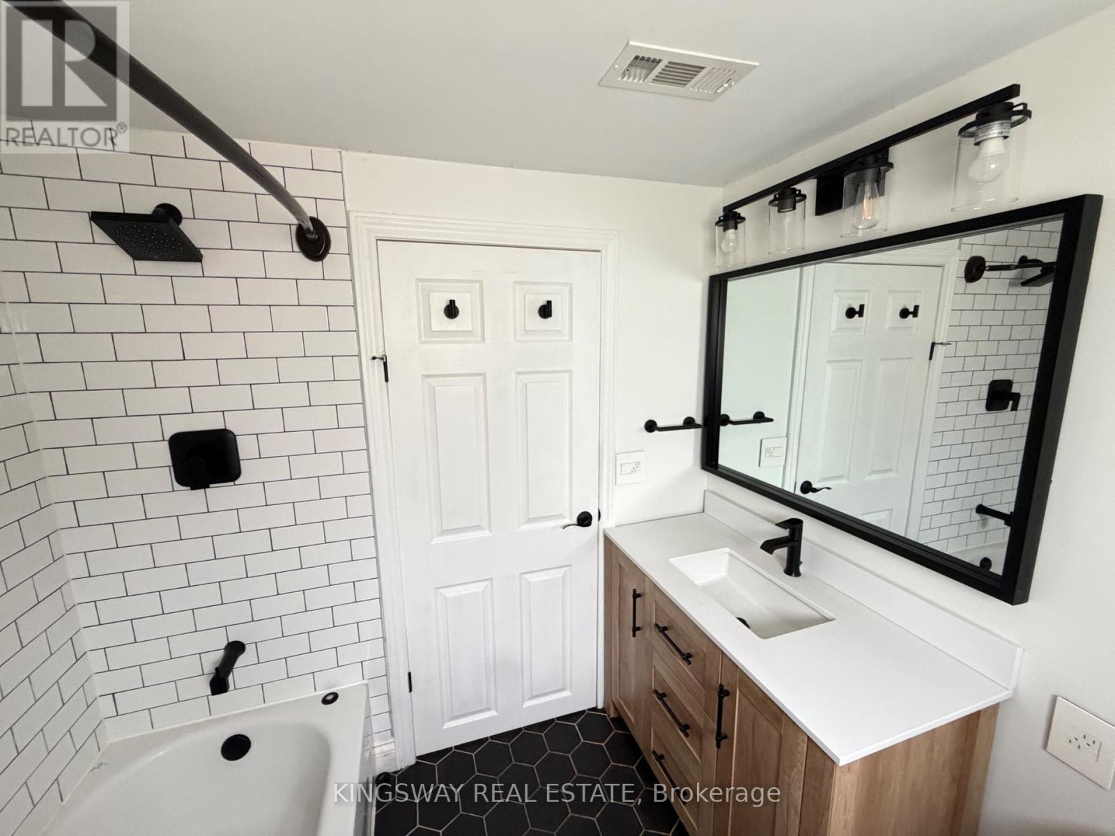 Lower Level - 323 Montego Rd. Road, Mississauga, Ontario  L5B 1C6 - Photo 11 - W13799528