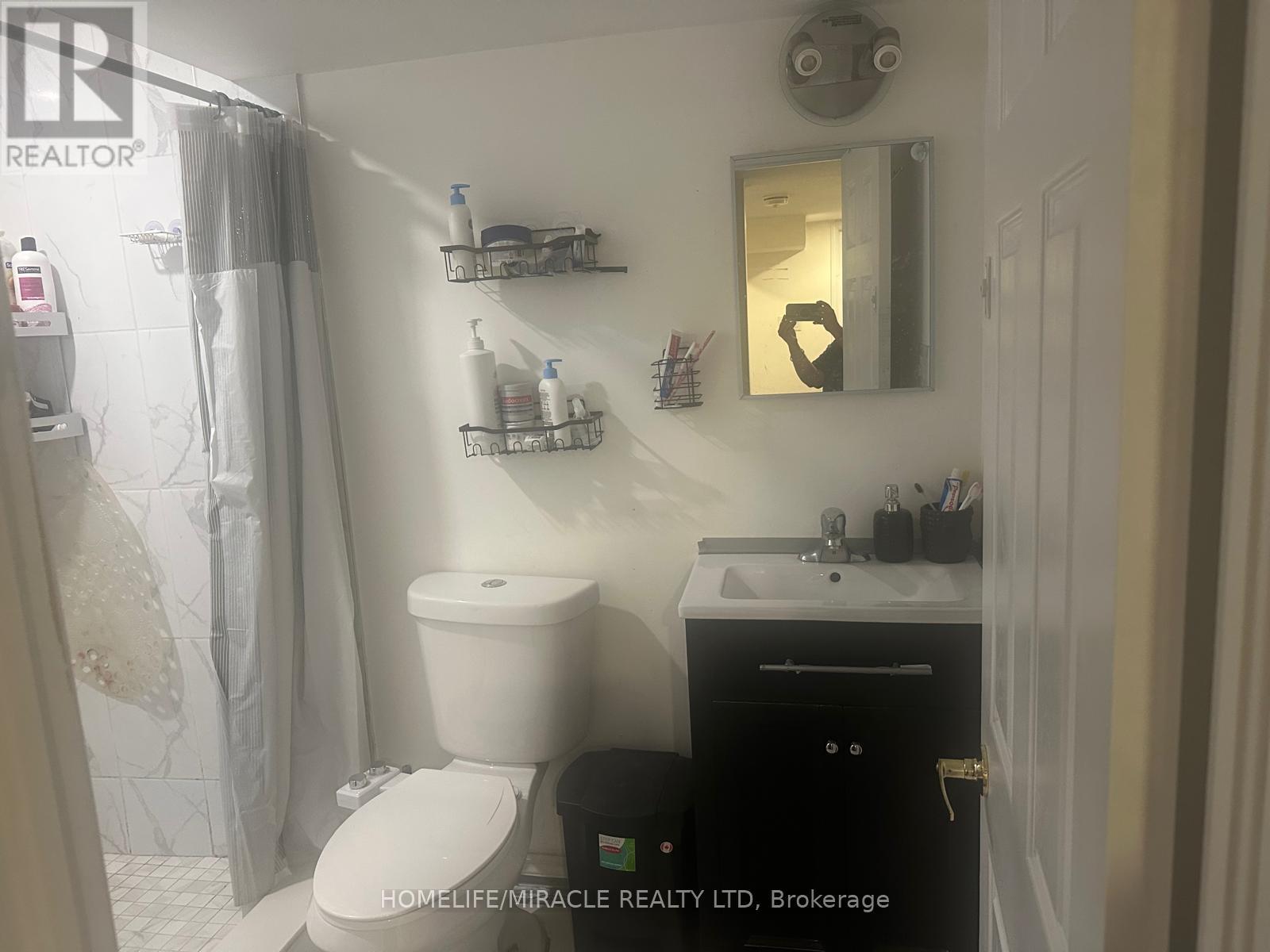 Bsmt - 54 Oranmore Crescent, Brampton, Ontario  L6X 0K1 - Photo 10 - W13799584