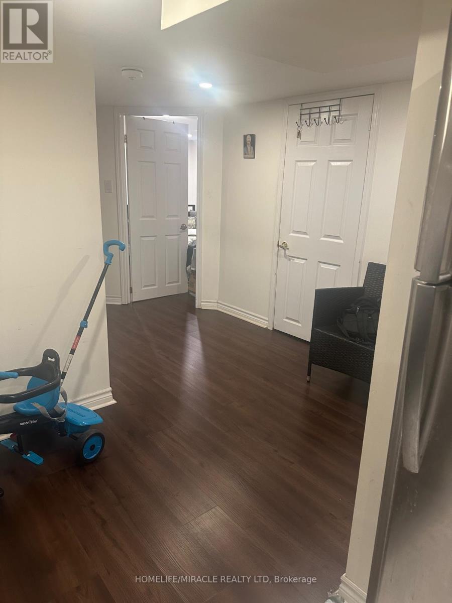 Bsmt - 54 Oranmore Crescent, Brampton, Ontario  L6X 0K1 - Photo 9 - W13799584