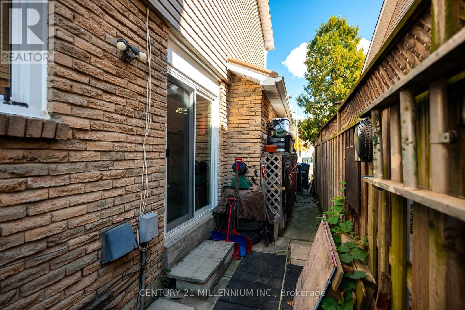 65 Primrose Crescent, Brampton, Ontario  L6Z 1E1 - Photo 5 - W13799594