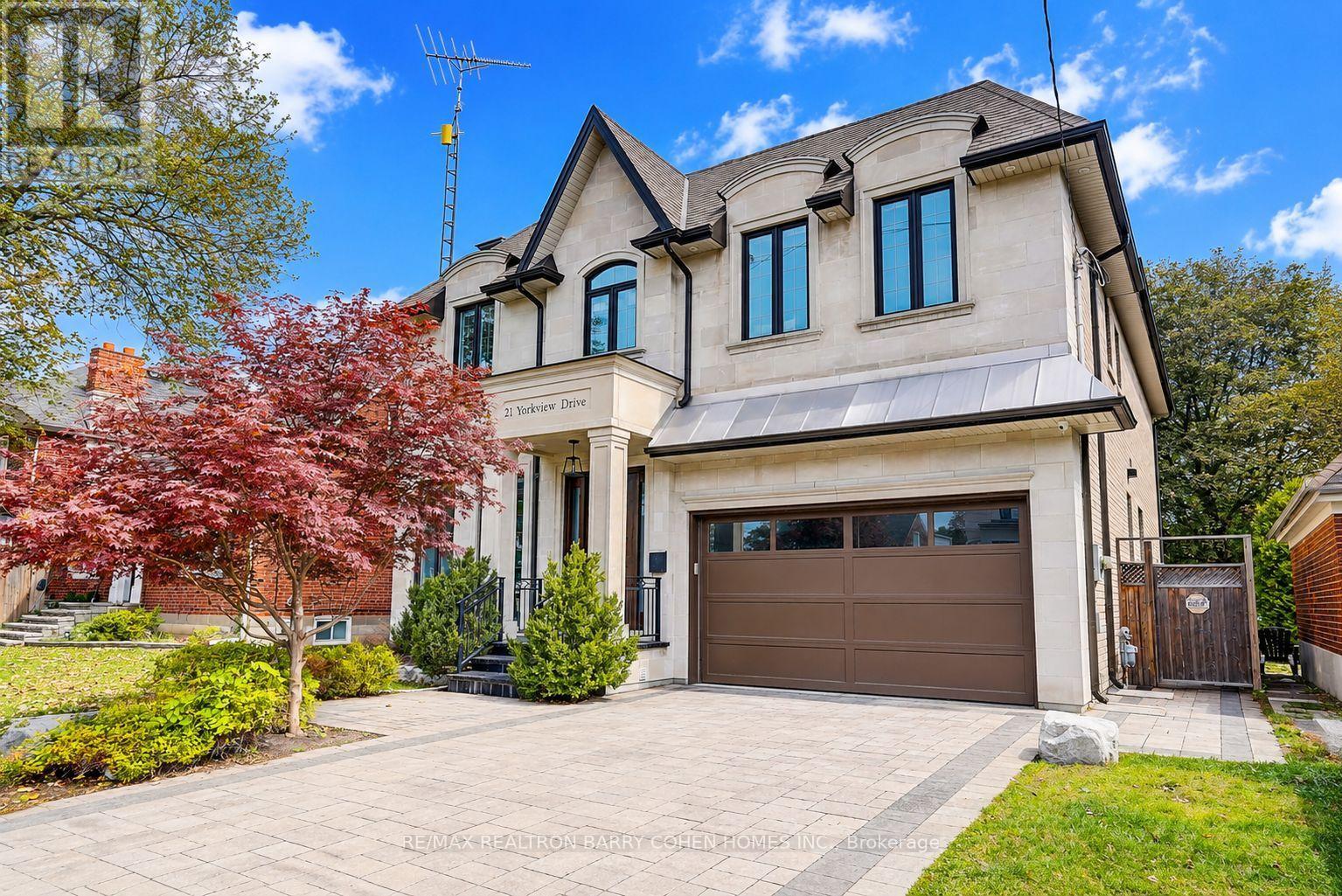 21 YORKVIEW DRIVE, Toronto, Ontario