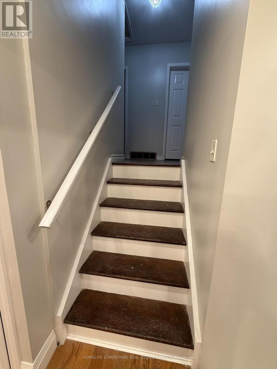 Upper Unit - 139 Macgregor Crescent, Waterloo, Ontario  N2J 3X2 - Photo 15 - X13769094