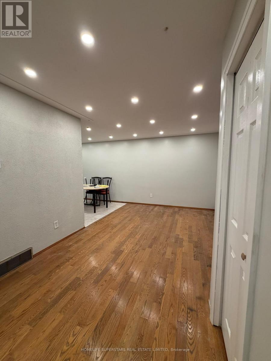 Upper Unit - 139 Macgregor Crescent, Waterloo, Ontario  N2J 3X2 - Photo 9 - X13769094