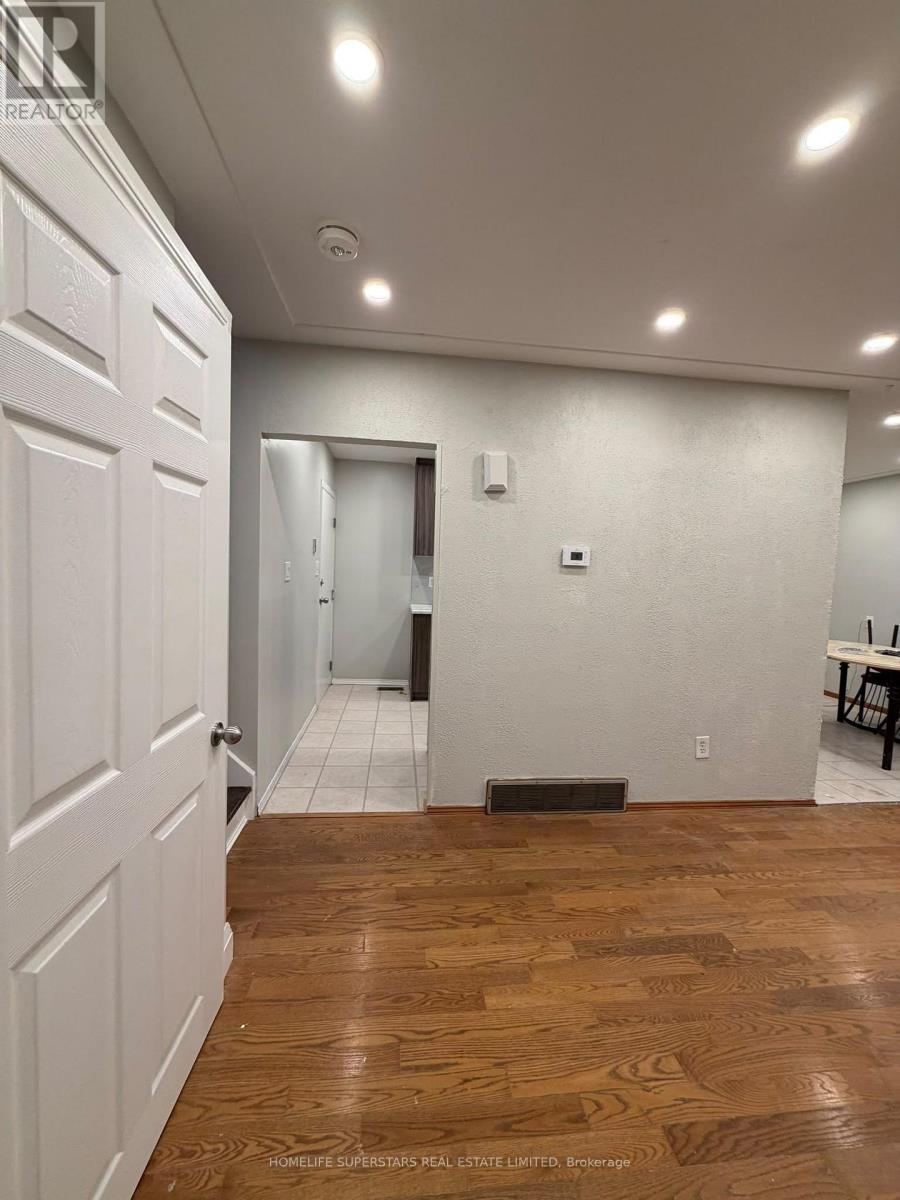 Upper Unit - 139 Macgregor Crescent, Waterloo, Ontario  N2J 3X2 - Photo 5 - X13769094