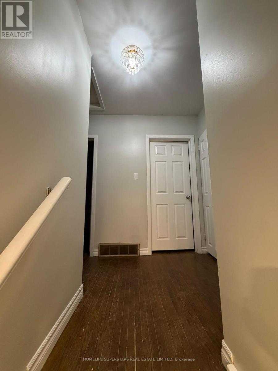 Upper Unit - 139 Macgregor Crescent, Waterloo, Ontario  N2J 3X2 - Photo 14 - X13769094