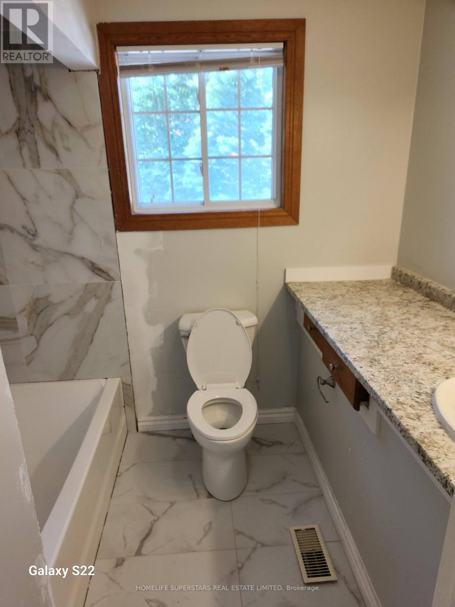 Upper Unit - 139 Macgregor Crescent, Waterloo, Ontario  N2J 3X2 - Photo 12 - X13769094